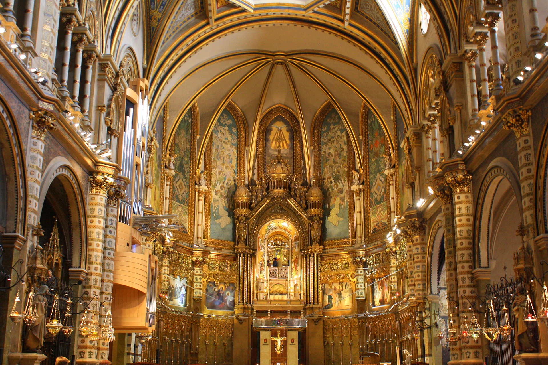 montserrat-church-interior