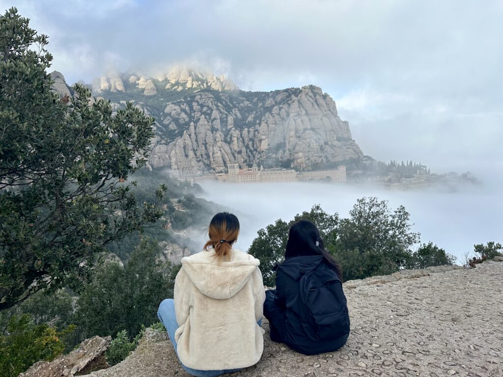 montserrat-visitors-enjoying-views