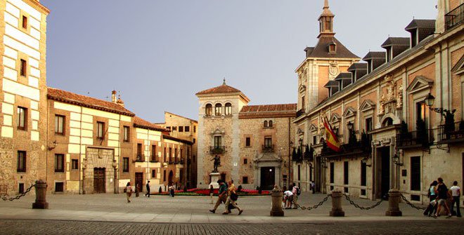 plaza-de-la-villa-madrid