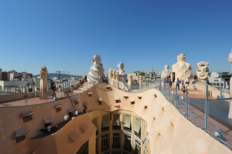 gaudi-tour-barcelona-gaudi-houses-tour-casa-mila-rooftop