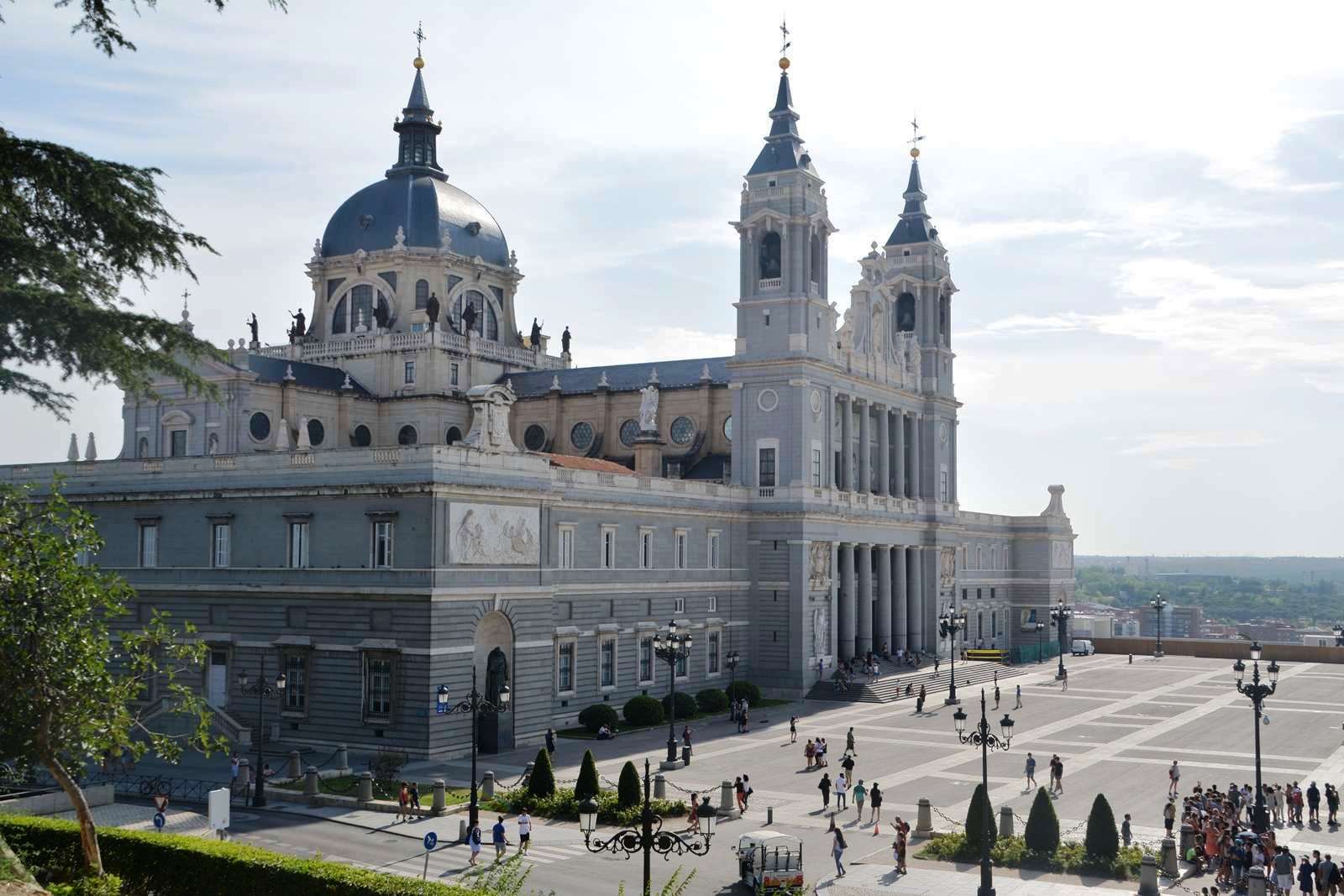 Catedral-de-la-Almudena-madrid