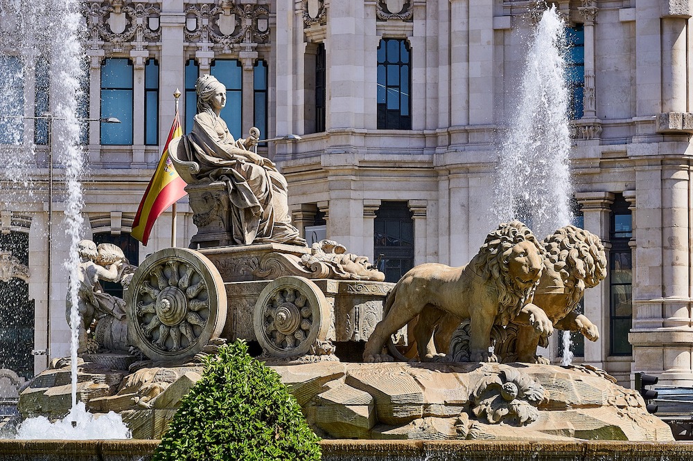 日本語のマドリードのツアー Madrid Prado Museum & Art Walk Tour - Cibeles Fountain