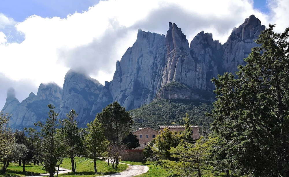 day-trips-from-barcelona-montserrat