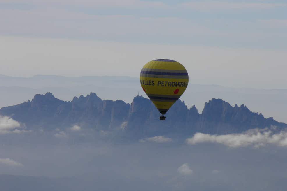 Montserrat-from-barcelona-with-hot-air-balloon