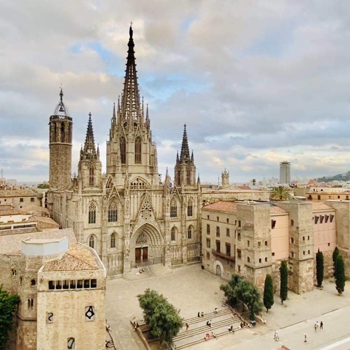 barcelona-cathedral-air-view