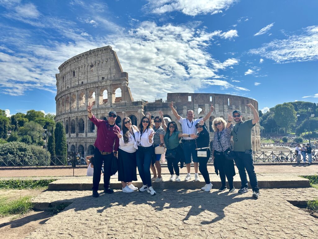 rome-colosseum-group-picture