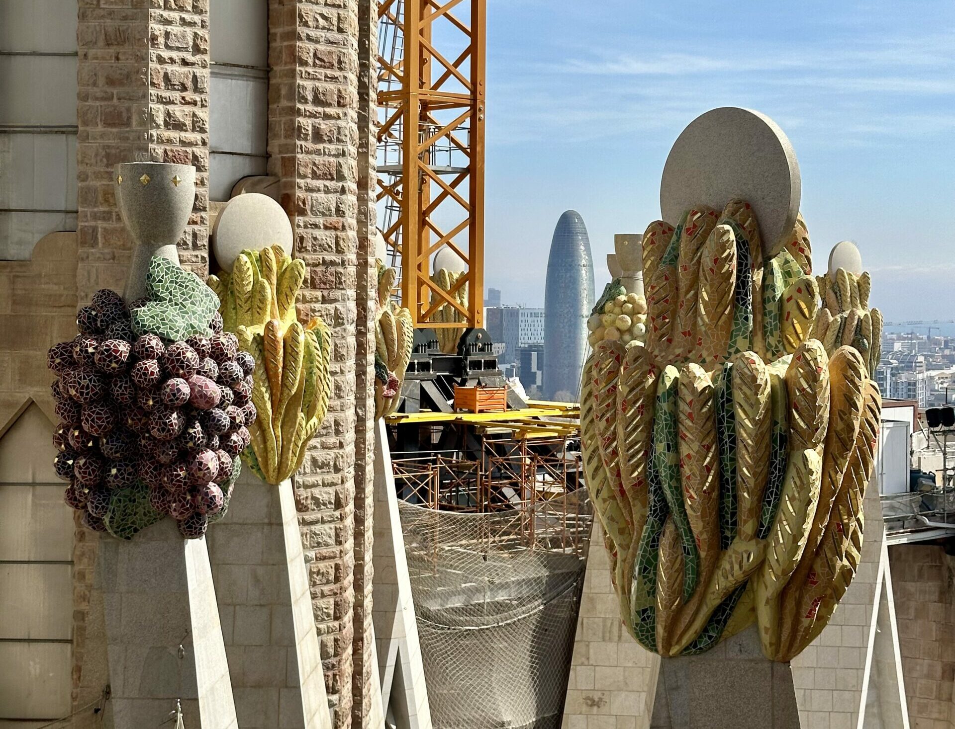 sagrada-familia-fruit-pinacles