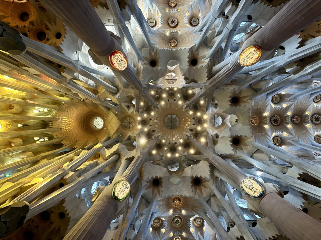 sagrada-familia-interior-ceiling-detail