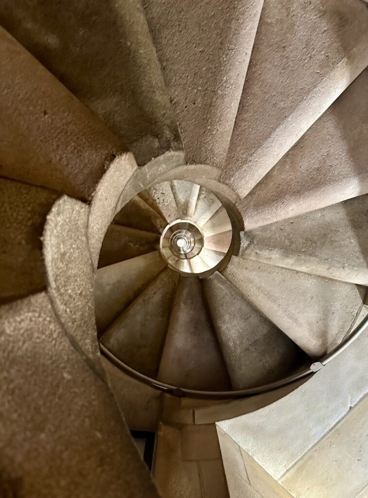 sagrada-familia-tower-spiral-steps