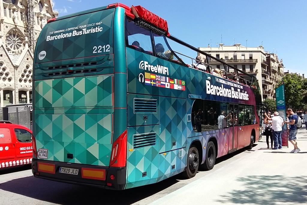 hop-on-hop-off-barcelona-bus-turistic