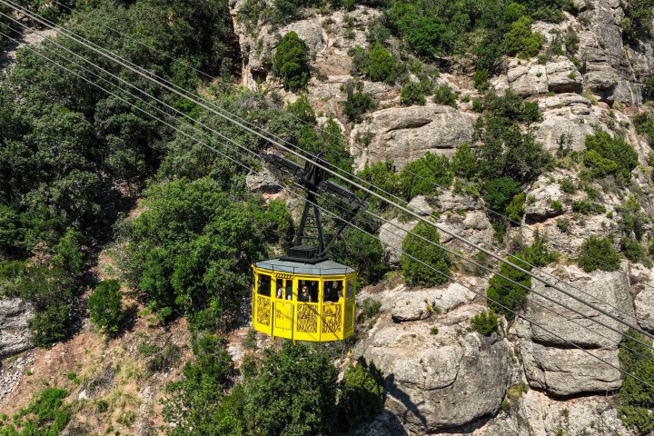 ascension by cable car in the montserrat tour from barcelona