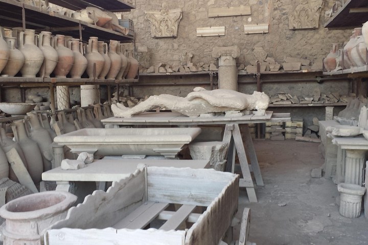 image of pompeii remains